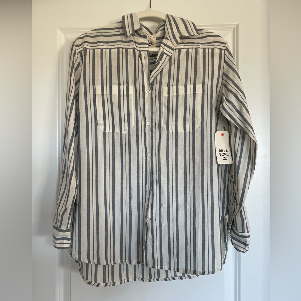 Billabong button up women’s shirt. New with tags. Size small.